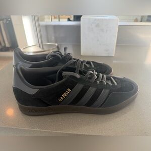 NEW NEVER WORN Women’s Adidas Gazelle Indoor Black Athletic Shoes size 10